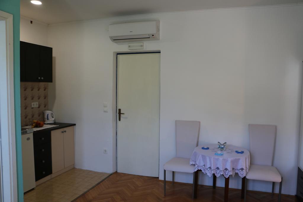 Apartments Milatic Єлса Екстер'єр фото