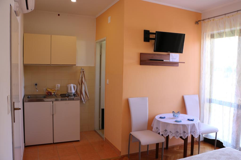 Apartments Milatic Єлса Екстер'єр фото